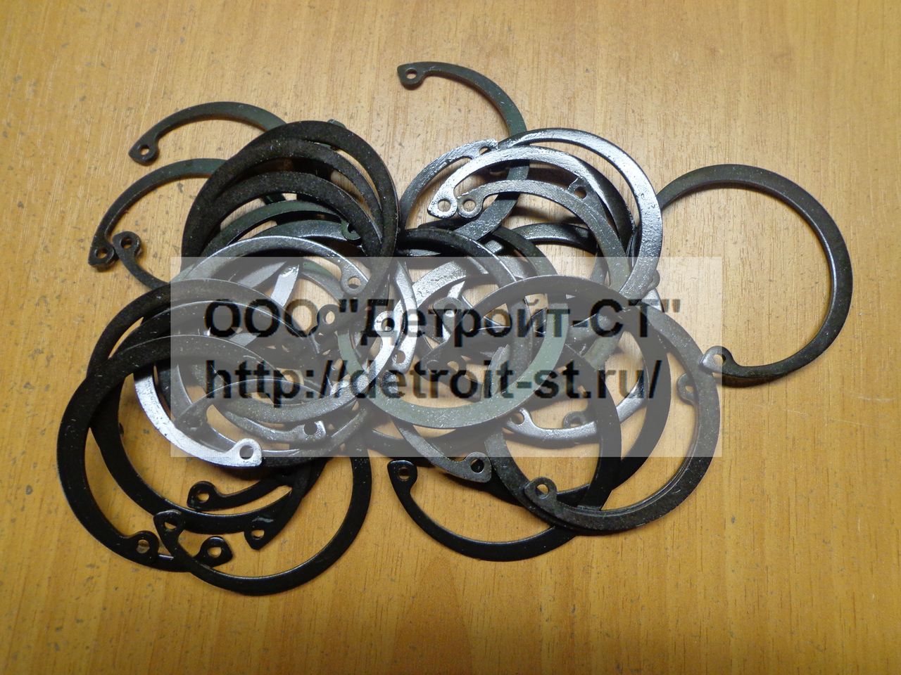 Кольцо стопорное пальца поршня Cummins 3901996 (3920692, 3901922) фото запчасти