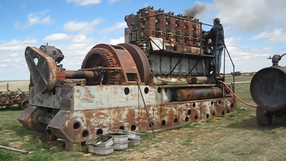 Американский дизельный двигатель завелся после 30 лет простоя