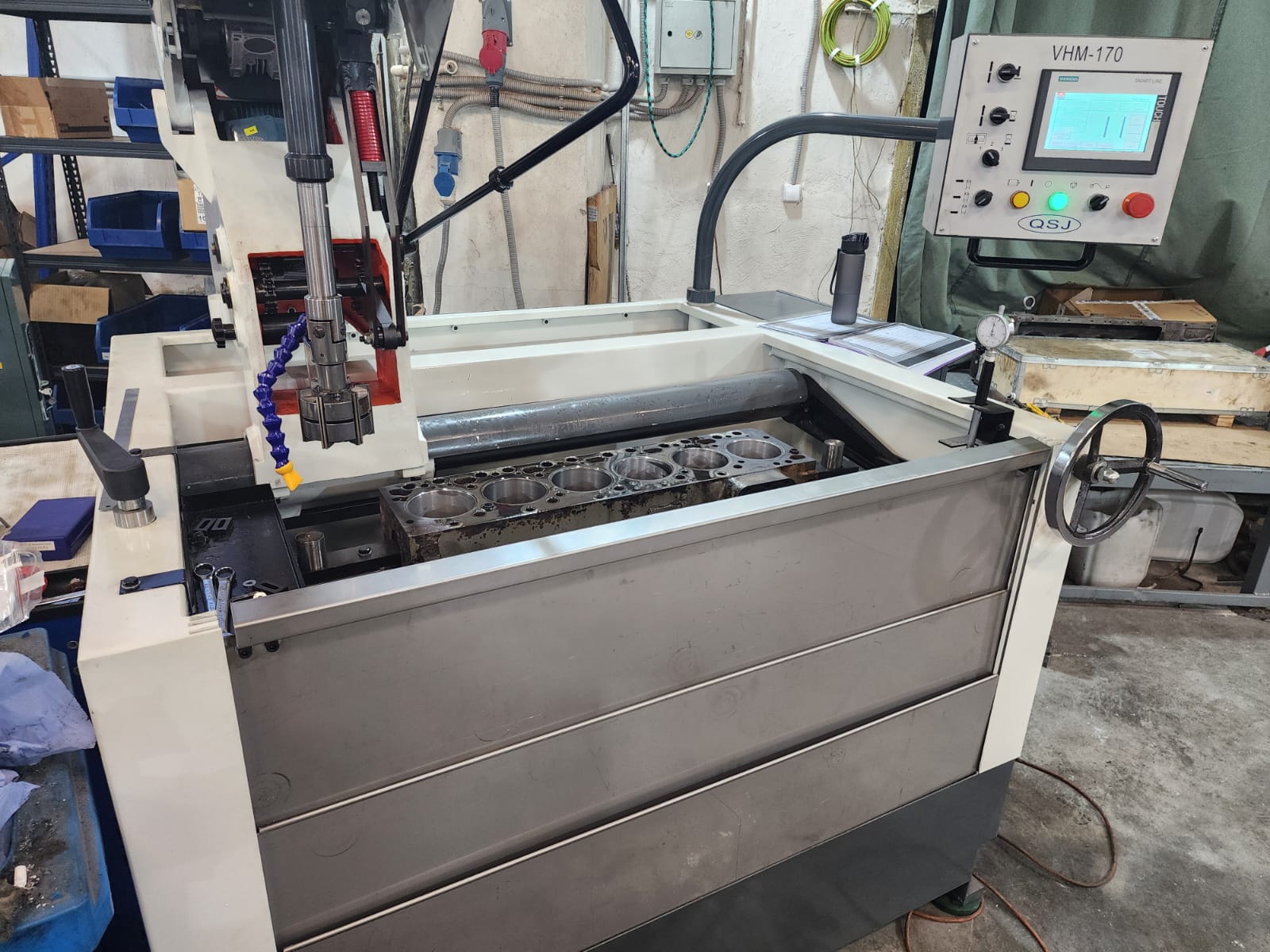 Вертикально-хонинговальный станок с ЧПУ THL VHM170