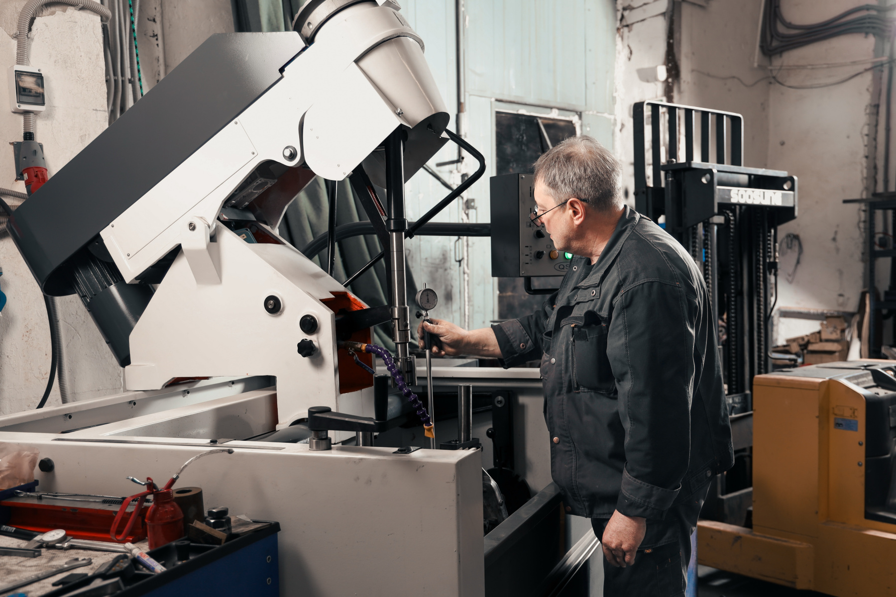 Вертикально-хонинговальный станок с ЧПУ THL VHM170