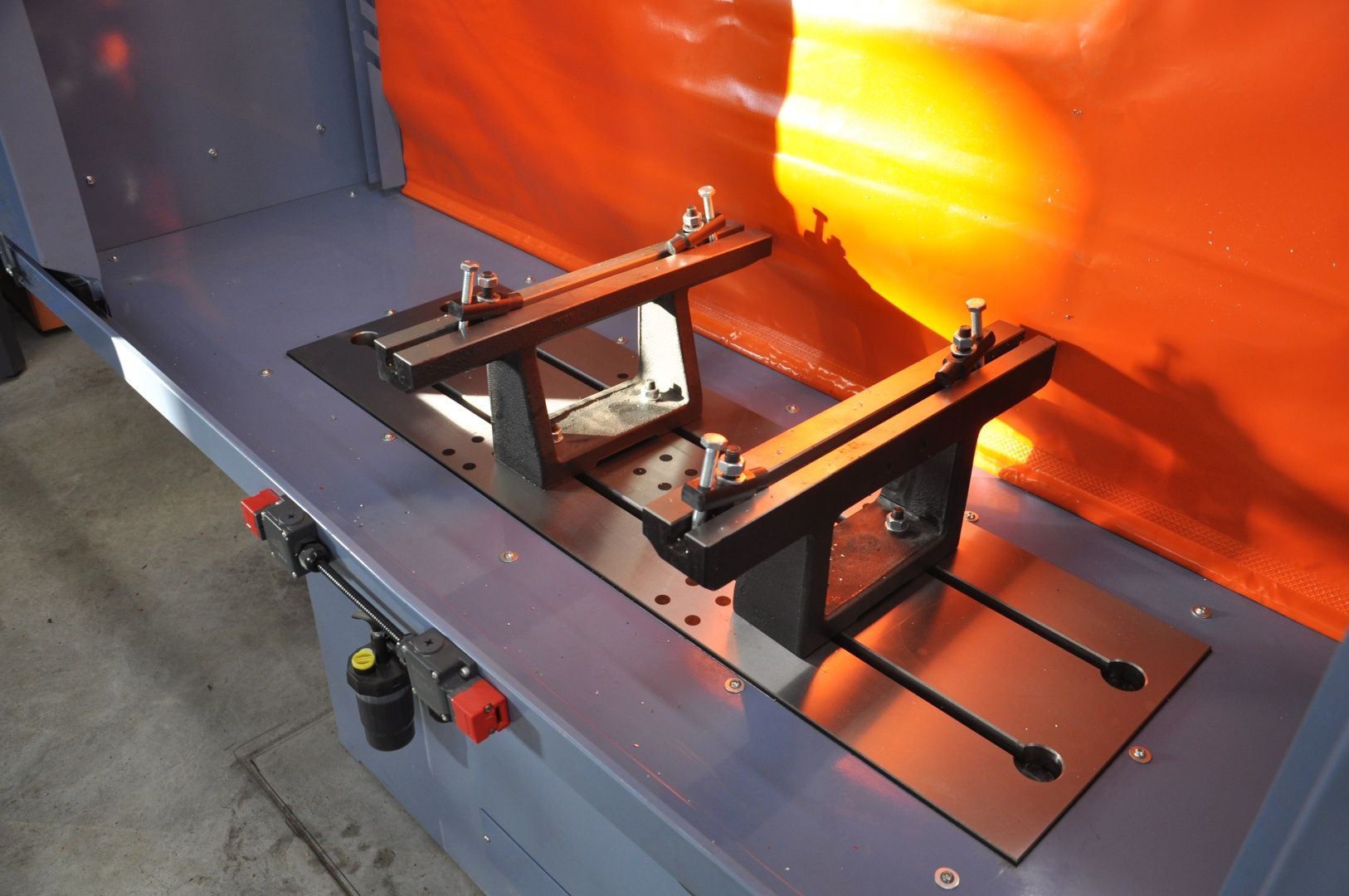 Шлифовальный станок для обработки плоскостей ГБЦ Comec RP 1400