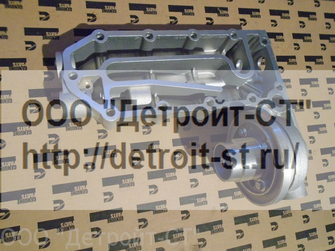 Крышка маслоохладителя с кронштейном Cummins 3974324 фото запчасти
